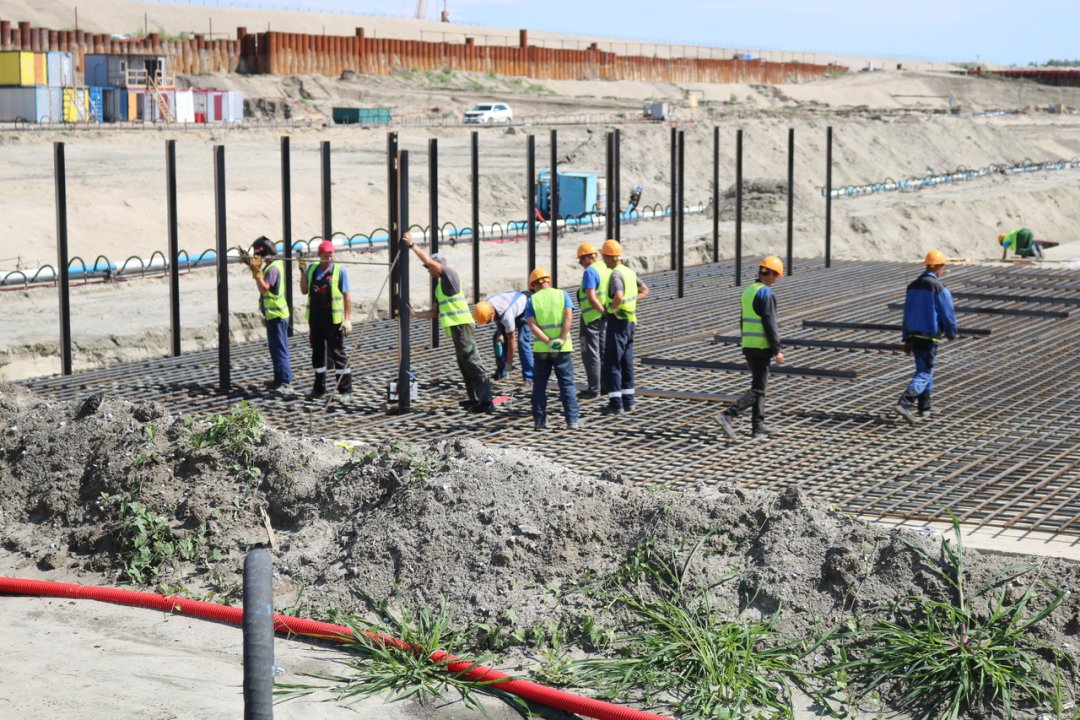 На площадке строительства Багаевского гидроузла полностью завершено устройство подбетонки в котловане под водосбросную плотину